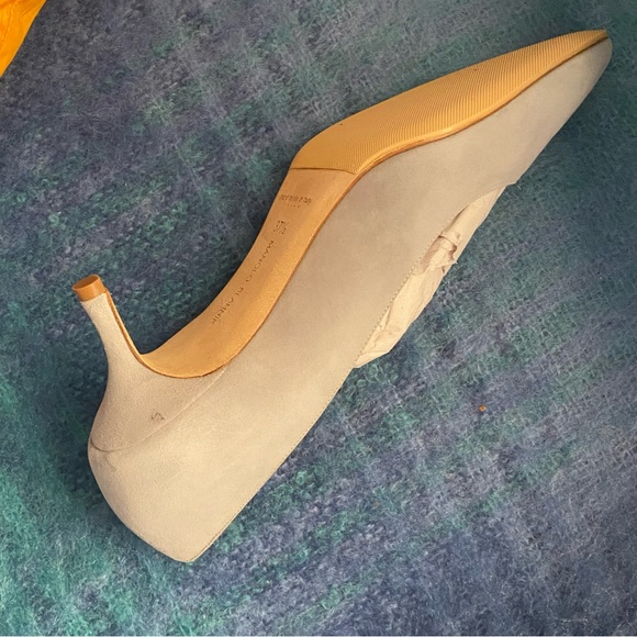 Manolo Blahnik BB Pointed Toe 50mm Kitten Heel Pump in Grey Suede - Picture 13 of 13